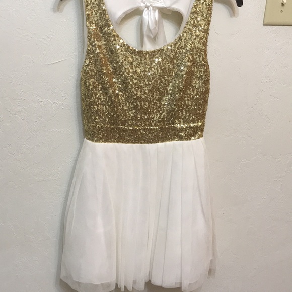 Formal dress - Picture 1 of 2